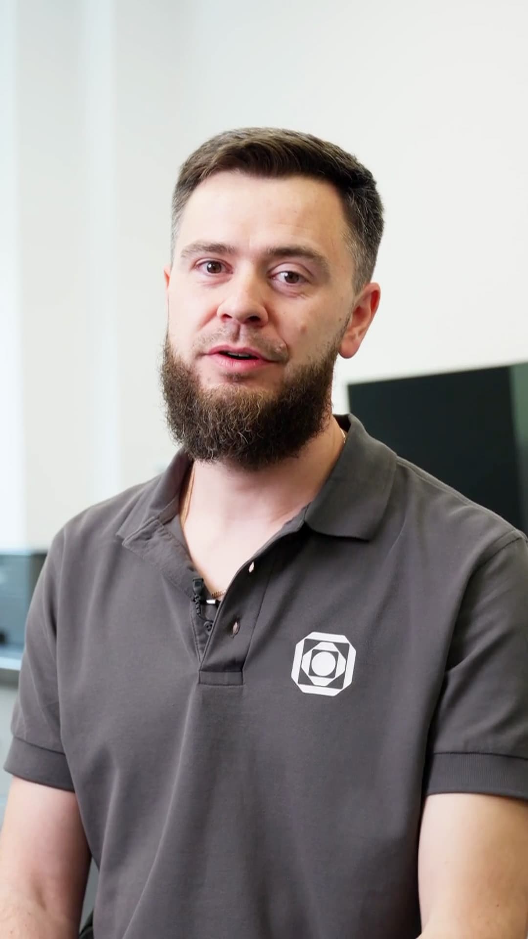 Mitarbeiterinterview mit unserem Zahntechniker Dimi